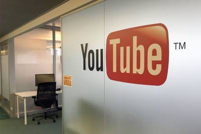 Бывшая сотрудница YouTube подала иск к компании: она утверждает, что заработала депрессию, осматривая ролики