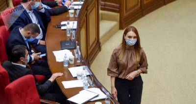"Никакого авторитаризма": Макунц о слухах вокруг ухода ряда депутатов из фракции Пашиняна