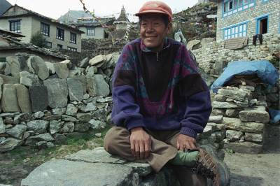 В Непале умер рекордсмен по восхождению на Эверест без кислородных баллонов