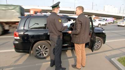 Водитель в Москве задолжал по штрафам почти 400 тыс. рублей