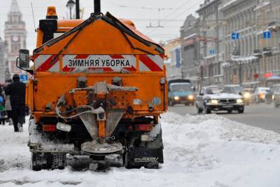 Петербург готовится к зиме с тоннами соли