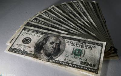 НБУ повысил официальный курс доллара до максимума с начала года