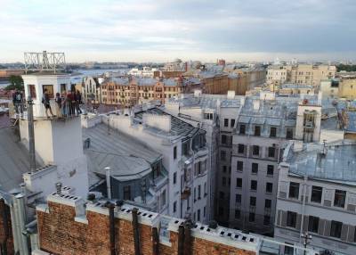 Наказание за прогулки по крышам в Петербурге надо ужесточить – Беглов