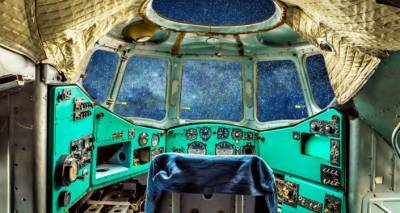 Почувствуй себя за штурвалом: редкие фотографии из кабин исторических самолетов