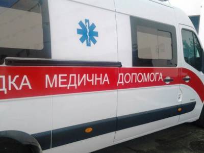 Из окна многоэтажки в Киеве выпала 14-летняя девушка