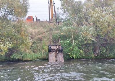 В Новомичуринске из реки достали автомобиль с телом пропавшего в августе мужчины
