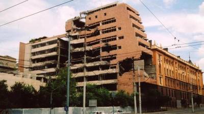 Ричард Гренелл - Александр Вучич - США предложили Сербии восстановить разрушенное НАТО здание Генштаба - iz.ru - США - Сербия - Косово