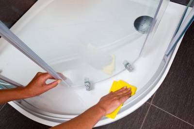 Как в домашних условиях помыть душевую кабину?