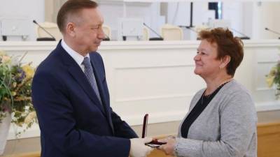 Губернатор вручил награду почетным реставраторам Петербурга