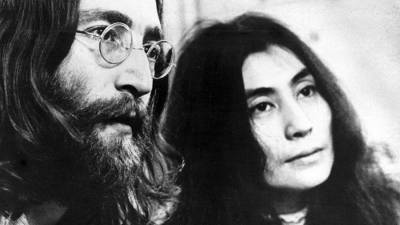 Убийца Леннона спустя 40 лет извинился перед вдовой музыканта