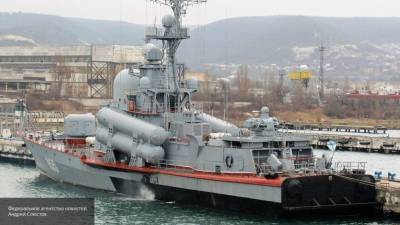 Российские моряки синхронно отстрелялись ракетами по "врагу" в Черном море