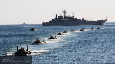 Российские корабли синхронно поразили ракетным ударом "вражеские суда"