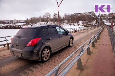 Сыктывкарский водитель пробил топливный бак на понтонном мосту и отсудил у "Жилкомхоза" 200 тыс.рублей