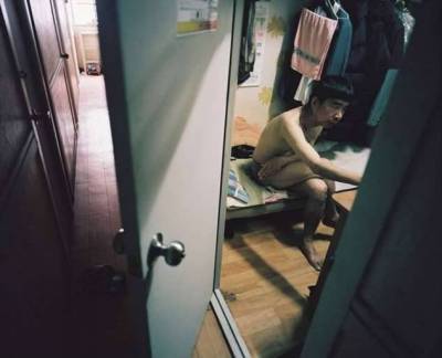 Фотограф показывает суровую реальность жизни в комнатах площадью 4 м² в Южной Корее