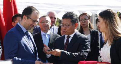 Вакцина и новое оборудование для армянских больниц: Торосян поговорил с послом Китая