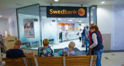В латвийском банке даже потеть опасно: любой клиент под подозрением