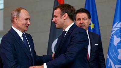Le Monde раскрыла подробности разговора Путина с Макроном о Навальном