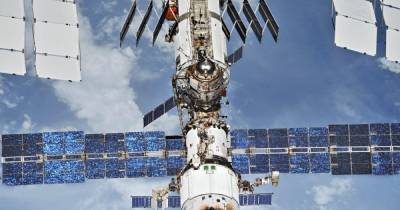МКС изменит орбиту из-за угрозы столкновения с неопознанным объектом