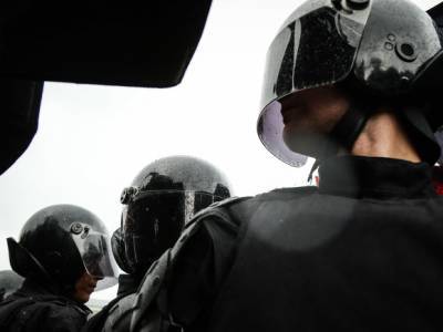СМИ: В Дагестане ОМОН разогнал митингующих против стройки резиновыми пулями и газом