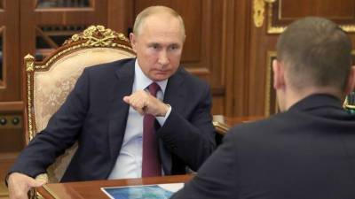 Путин обсудил с главой Росмолодежи эффективность волонтеров в стране