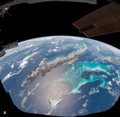 В сети появился захватывающий снимок Земли с борта МКС (ФОТО)