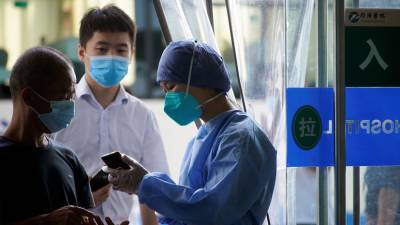 В Китае за сутки выявили 28 новых носителей коронавируса
