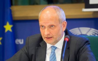 Зеленский - искренний в желании достичь мира на Донбассе, - посол ЕС