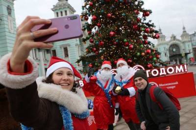 Более половины россиян проведут новогодние праздники дома