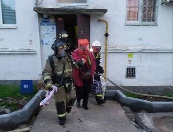 В Уфе из горящего дома эвакуировали жильцов
