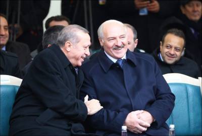 Bloomberg рассказывает, как Лукашенко и Эрдоган смеются над ЕС