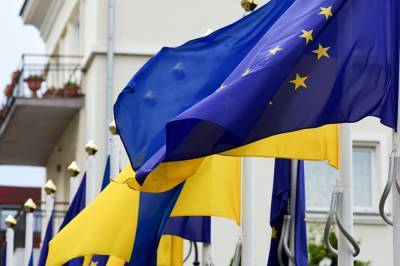 В Евросоюзе заявили, что помогут Украине стать ближе, но евроинтеграции пока не будет