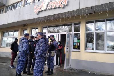 В Екатеринбурге бизнесмен вызвал силовиков с автоматами, чтобы выселить пекарню