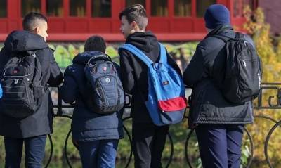 Петербургские власти опровергли информацию об обязанности учителей искать среди школьников экстремистов