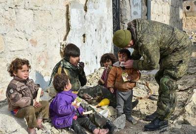 Сирийским детям передали подарки из России с космическим питанием и медикаментами