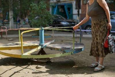 В Астрахани продолжаются проверки детских площадок