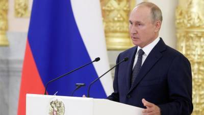 Путин обсудит с правительством опыт введения социального контракта
