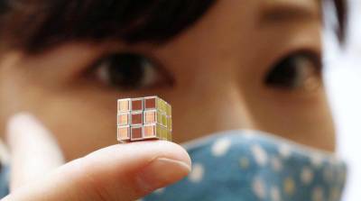 В Японии представили самый маленький кубик Рубика