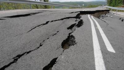 “Стены ходуном ходили!” Кадры землетрясения и последствий разрушений в Иркутской области
