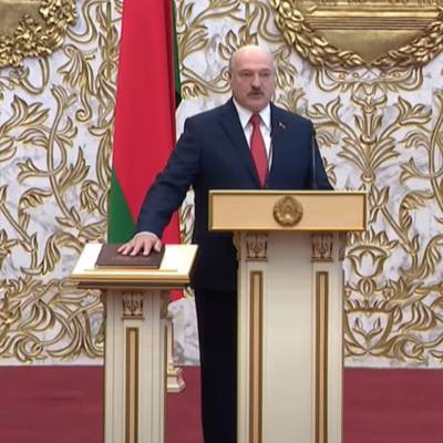 Лукашенко заявил, что цветная революция провалилась, и вступил в должность