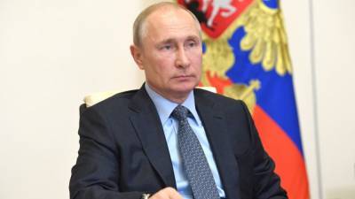 Путин назвал противоречащими Конституции зарплаты ниже МРОТ