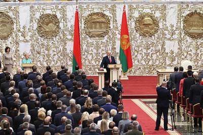 Лукашенко поблагодарил военных за предотвращение катастрофы