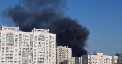 Клубы черного дыма: Пожар произошел на юго-востоке Москвы
