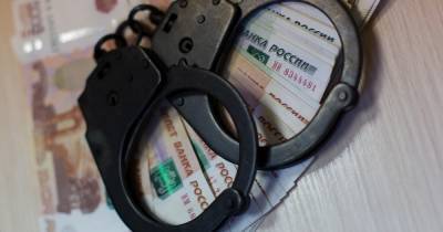 В Калининграде бизнесмен дал взятку полицейскому, чтобы избежать наказания за торговлю алкоголем без акцизных марок (видео)