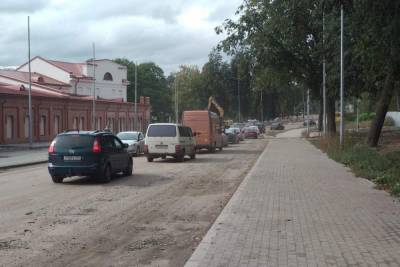 Участок дороги на Леона Поземского в Пскове заасфальтируют до 1 октября