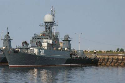 Фрегат ВМФ России столкнулся с гражданским судном
