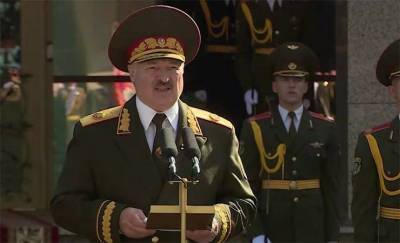 Лукашенко сказал военным, что они спасли Минск «от дряни»