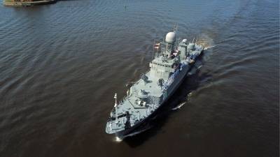 Названа причина столкновения фрегата ВМФ РФ с иностранным судном в Балтийском море