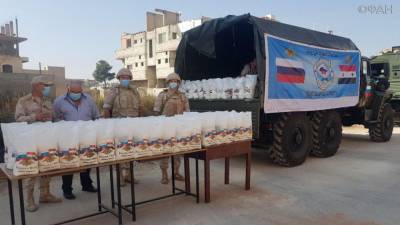 Российские военные доставили гумпомощь в пригород Дамаска