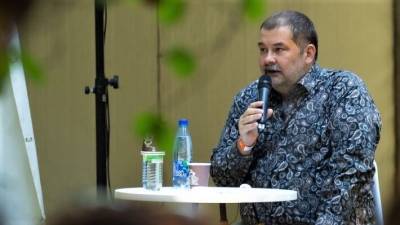 Лукьяненко выступил против изменения школьной программы по литературе
