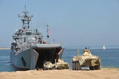 Морпехи Черноморского флота совершили марш и погрузку на большие десантные корабли в ходе СКШУ